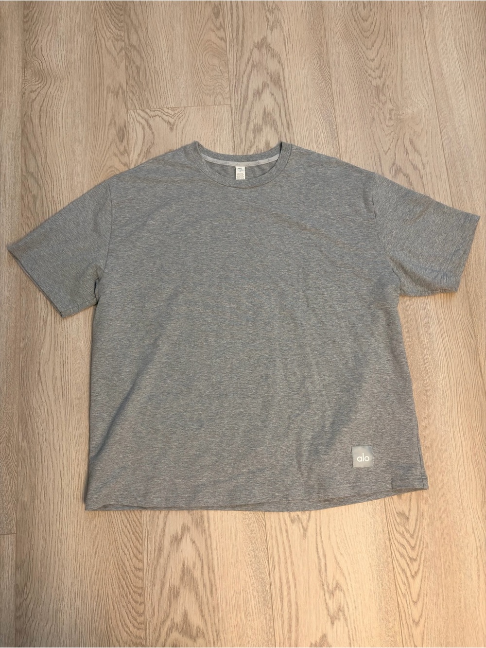 Like new. Alo Men’s Heather Gray Double Take Crew Neck T-Shirt. Size: XL